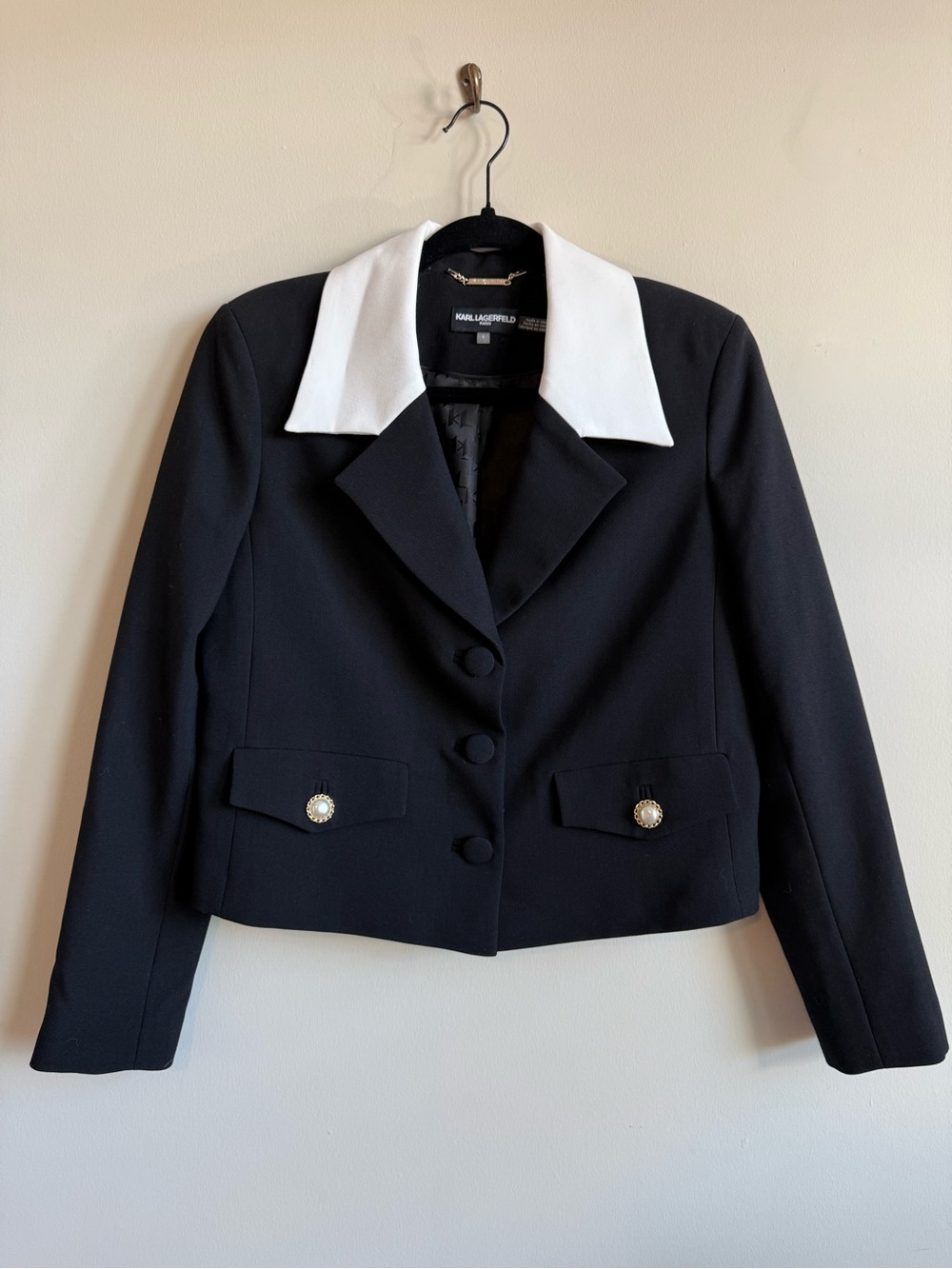 NWT Karl Lagerfeld Black Cropped Blazer with White Collar and Pearl, Size 6